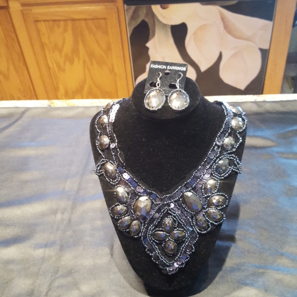 Lace Sequenced  Bib Necklace Set, EUC - Picture 1 of 6